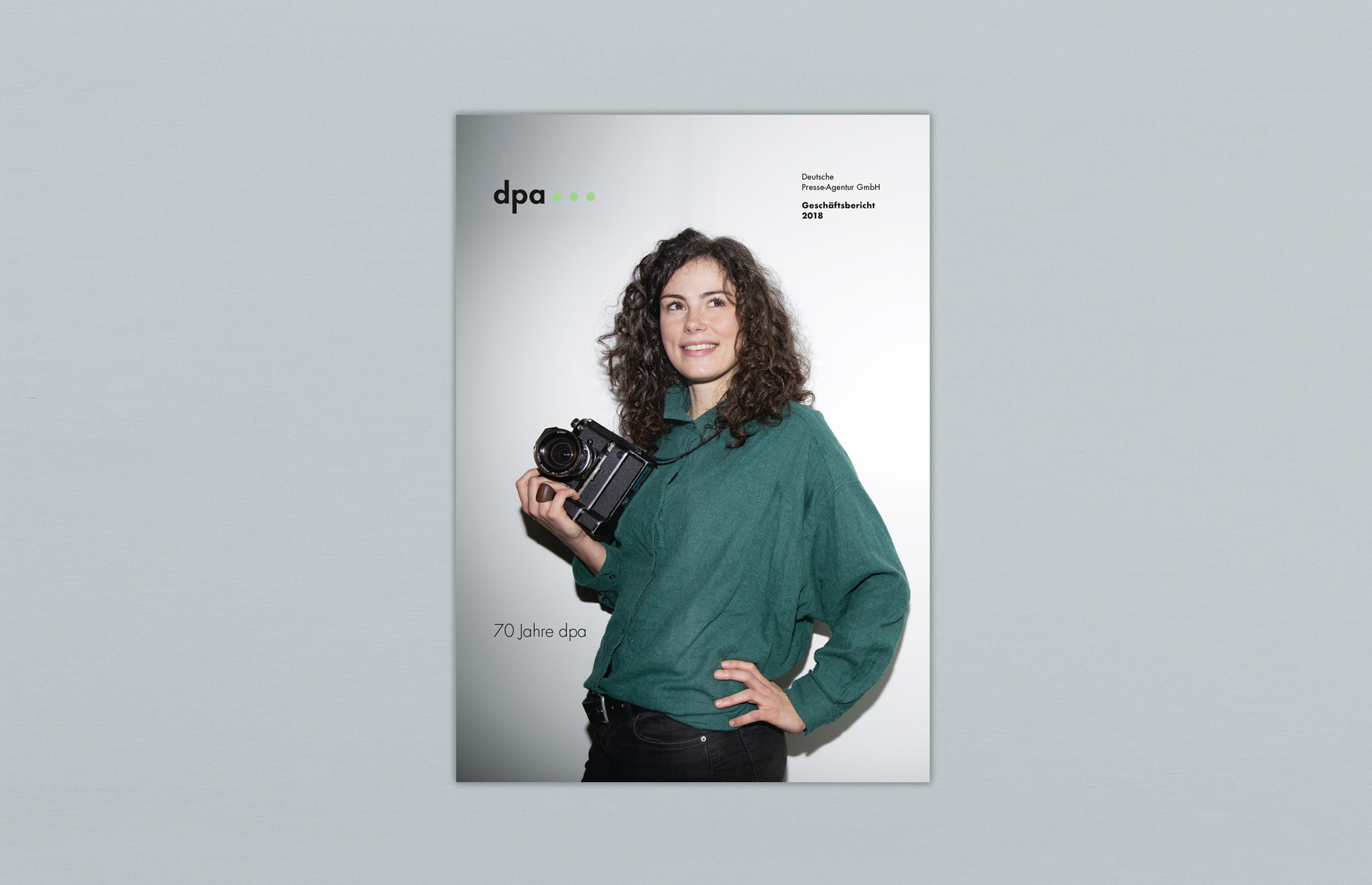 Annual Report Design, Geschäftsbericht 2018 der dpa Deutsche Presse-Agentur, Hamburg (Titel); Typografie, Fotografie